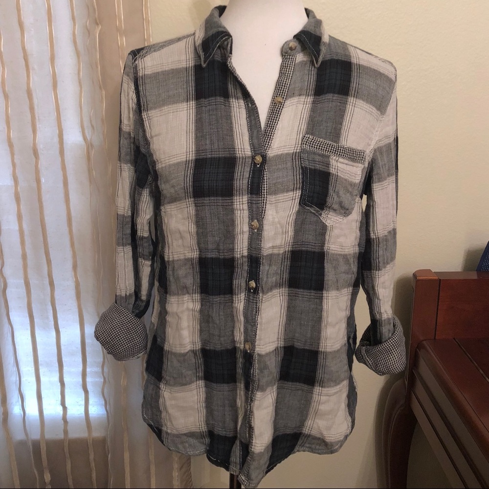 Maurice’s green white plaid button down medium